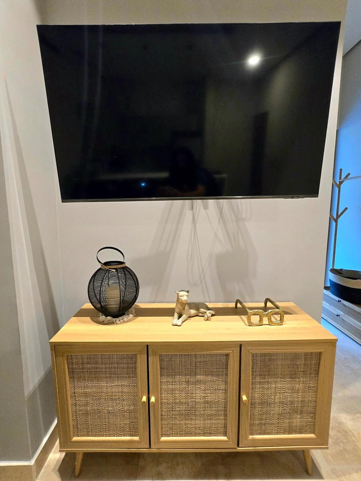 1 Bd - 5 Min Walk To