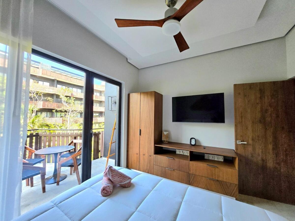 1 Bd - 5 Min Walk To