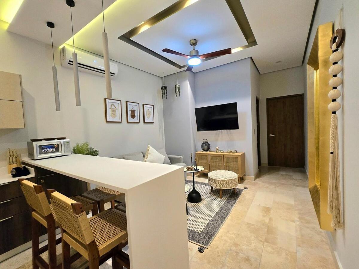 1 Bd - 5 Min Walk To Apartamento